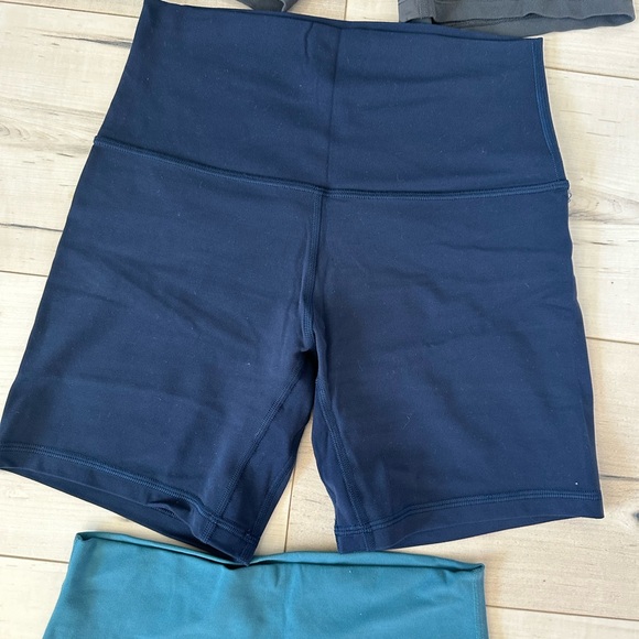 3 pair Lululemon shorts Size 6 EEUC - Picture 4 of 6